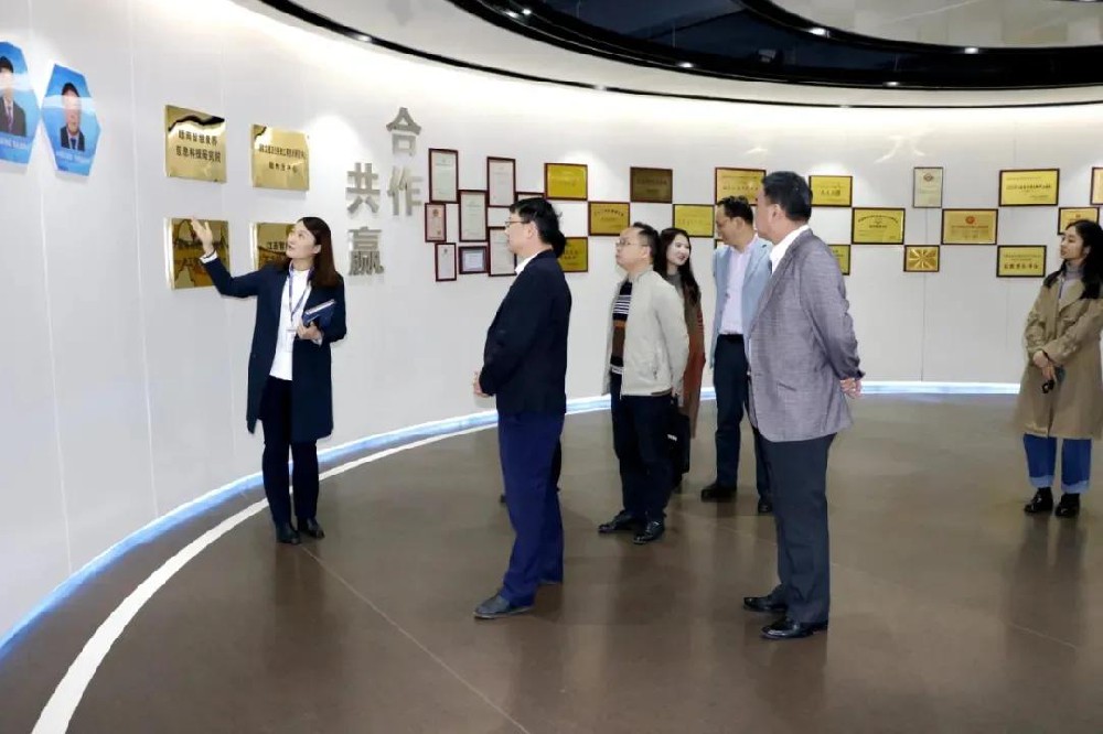 核工業(yè)贛州工程勘察設(shè)計(jì)集團(tuán)公司董事長張衎前往憶源科技參觀交流
